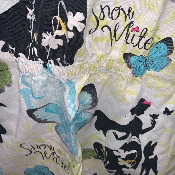 Gently Loved Disney Snow White Scrub Top XL No Longer Sold in Stores - Picture 4 of 7